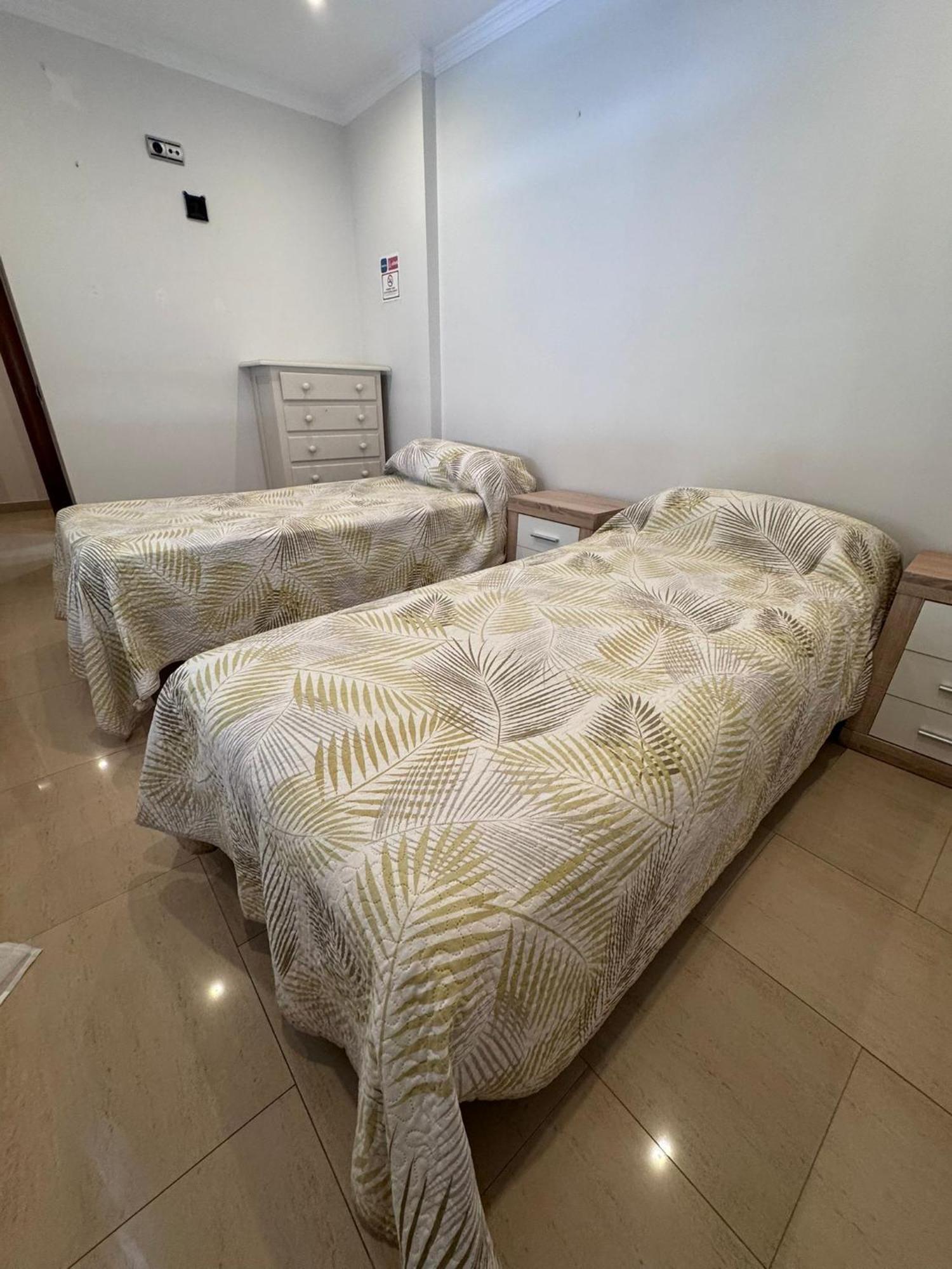 Penuelas Apartment Lucena Luaran gambar
